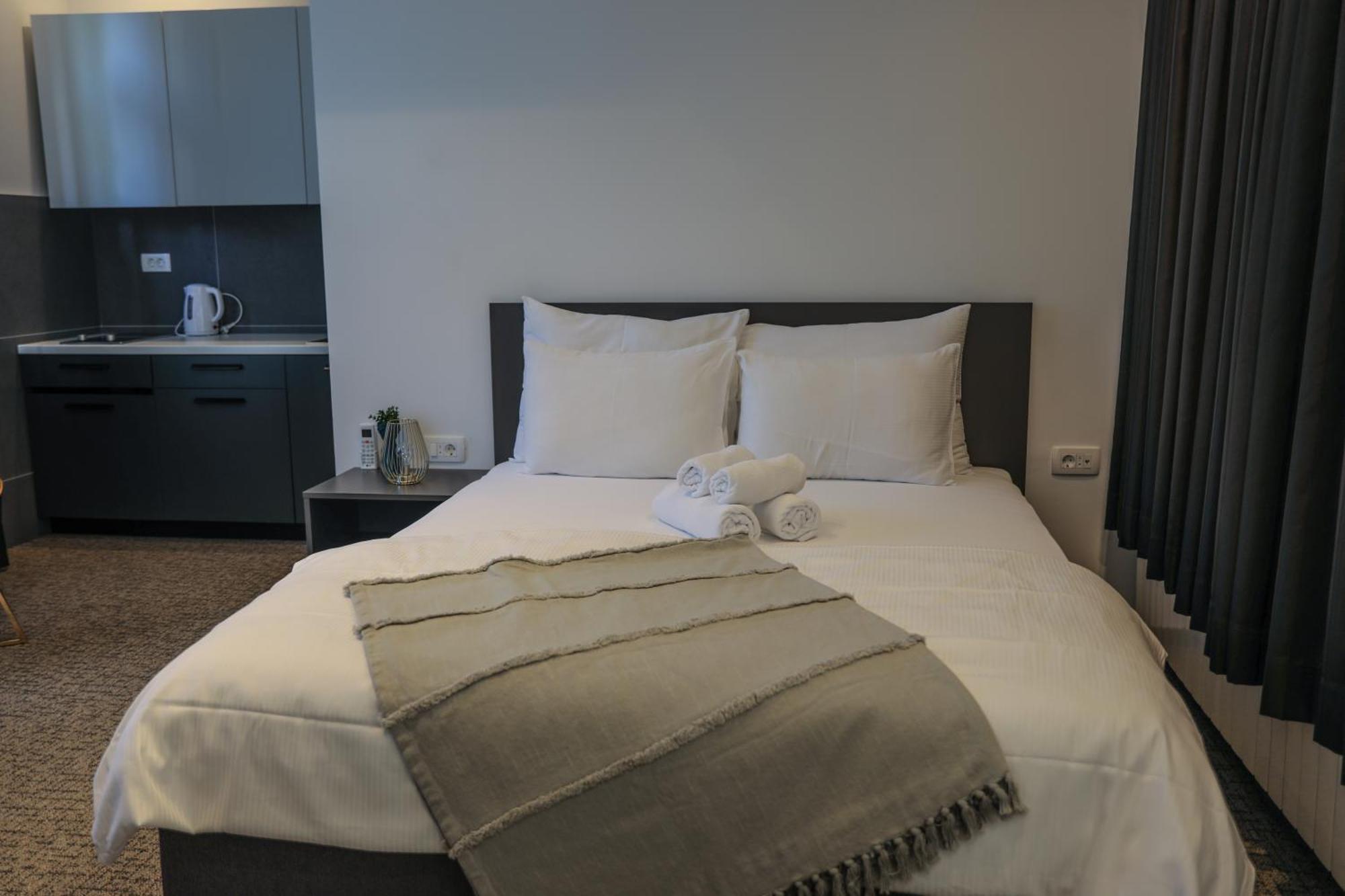 Studio Apartments Visit Point SJJ Eksteriør billede